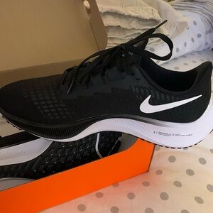 Women’s Nike Air Zoom Pegasus 37 running shoes 8.5 NEW